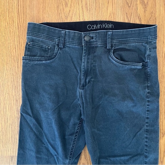 Calvin Klein Men’s Faded Dark Blue Jean Pants Size 32W 32L - Picture 2 of 11